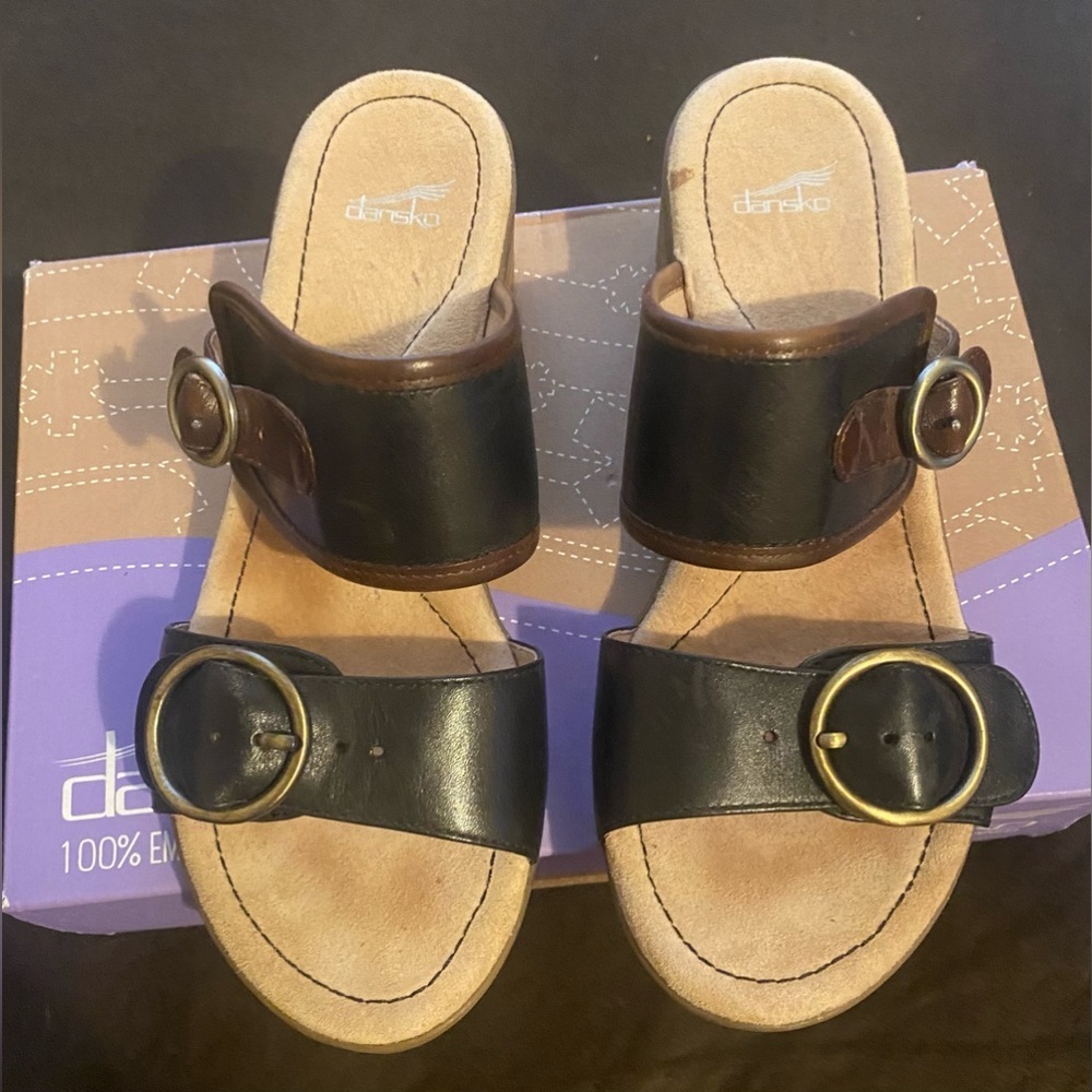 Dansko Lenny Black full grain sandals